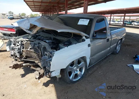 2000 Chevrolet Silverado 1500 z USA, uszkodzony, nr VIN 1GCEC14W1YZ366283